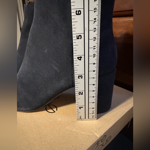 Beautiful practically NIB Andre Assous Sylvania blue suede booties. - Picture 12 of 12